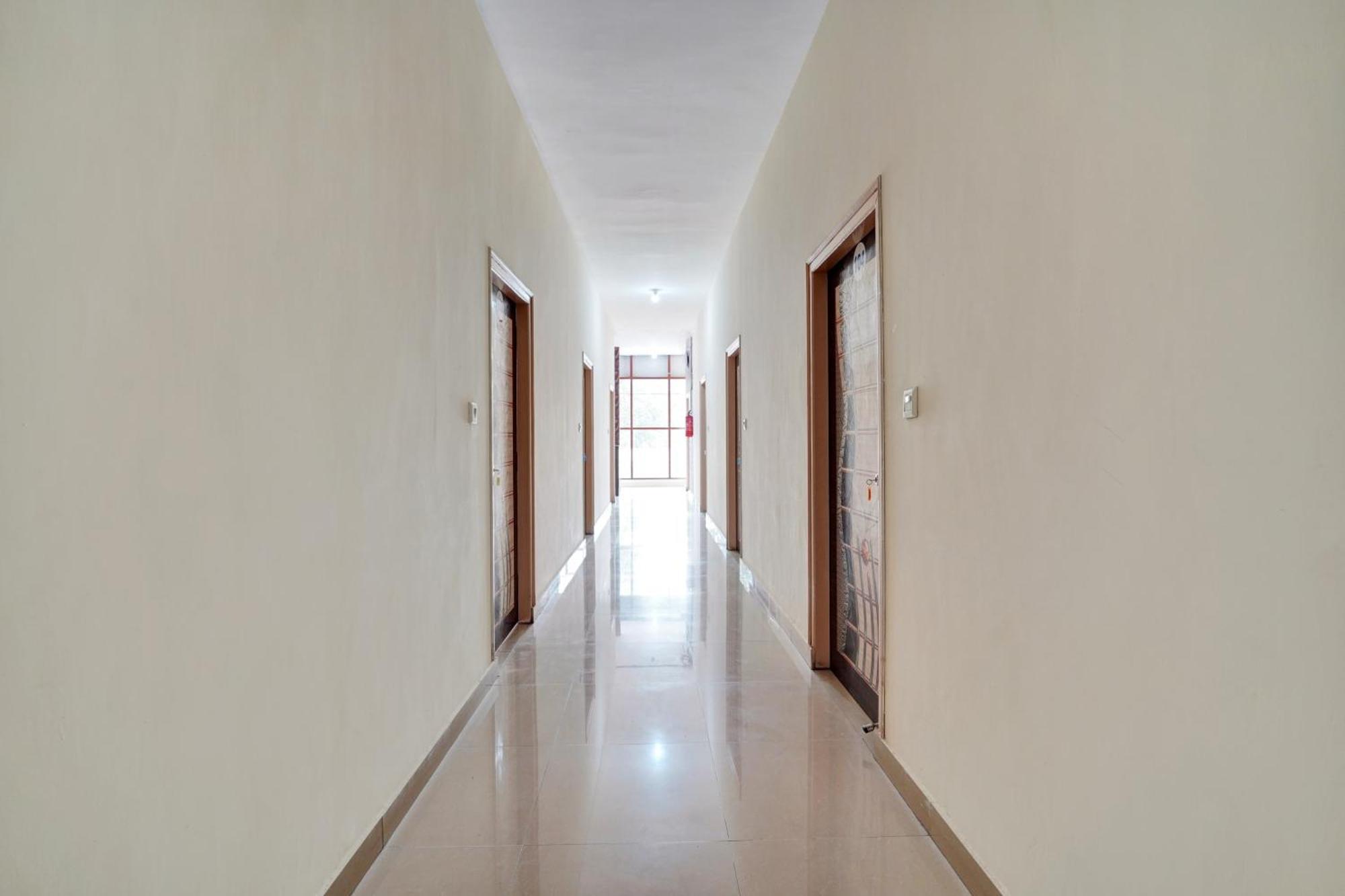 Hotel O Mg Boarding And Lodging Bangalore Extérieur photo